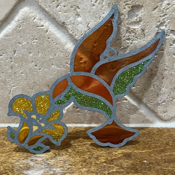 Parrot, butterfly & hummingbird suncatcher - Picture 7 of 11